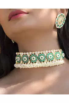 Gold Plated Traditional Green Kundan & Pearl Studded Choker Necklace Jewellery Set For WomenGirls 