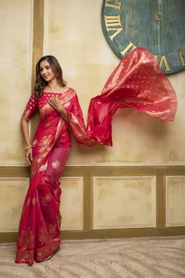 Rani pink woven cotton saree with blouse 2