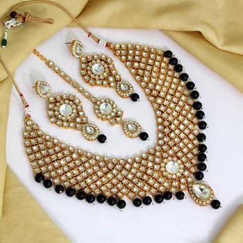 Black necklace-sets 1