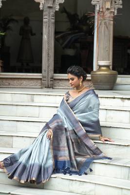 Red woven banarasi silk saree with blouse 3