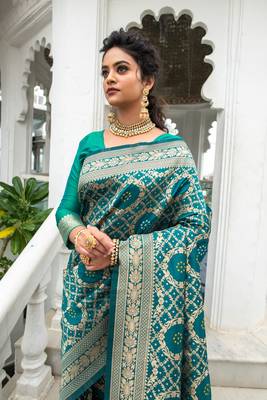 Grey woven linen saree with blouse 2