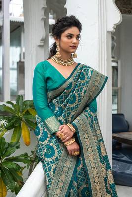 Grey woven linen saree with blouse 3