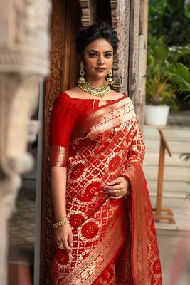Grey woven silk saree with blouse 2