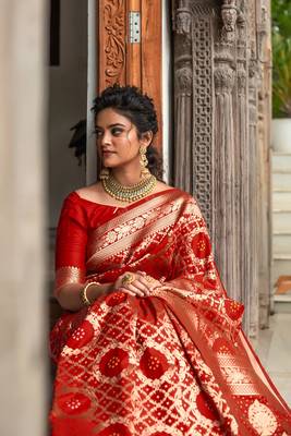 Grey woven silk saree with blouse 3