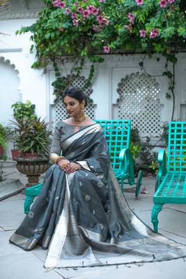 Green woven silk saree with blouse 3