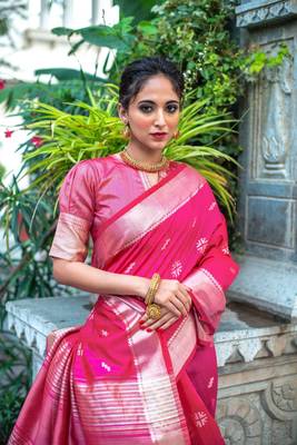 Pink woven silk saree with blouse 2