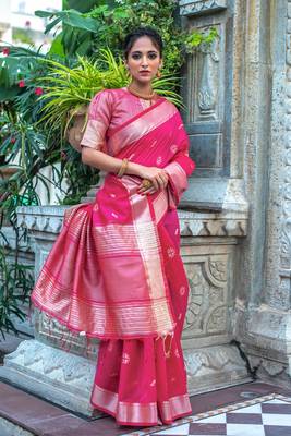 Pink woven silk saree with blouse 3