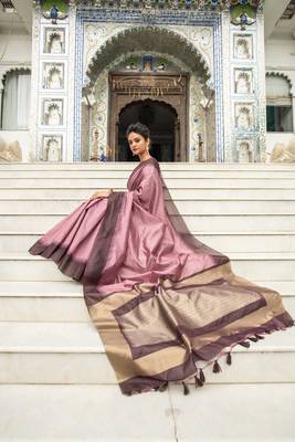 Yellow woven linen saree with blouse 3