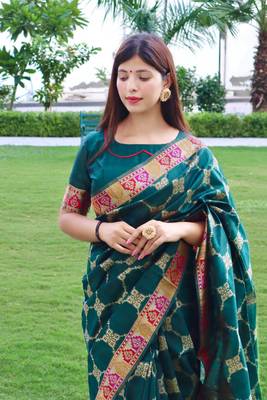 Yellow woven linen saree with blouse 3