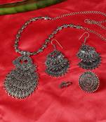 Silver na necklace-sets