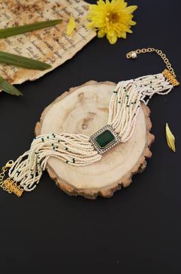 Green pearl necklaces 3