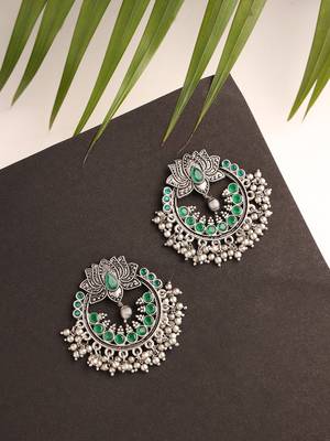 Green earrings 1