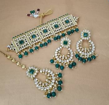 Green collar-necklace 1