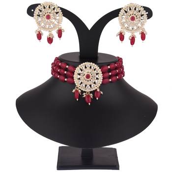 Maroon collar-necklace 1