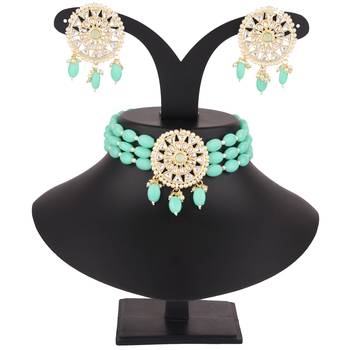 Green collar-necklace 1