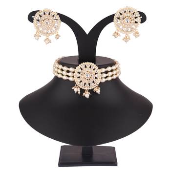 White collar-necklace 1