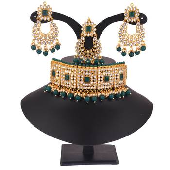 Green collar-necklace 1
