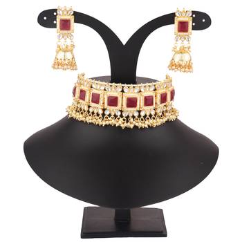 Maroon collar-necklace 1