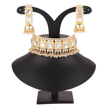 White collar-necklace 1