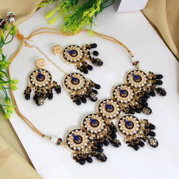 Black necklace-sets 1