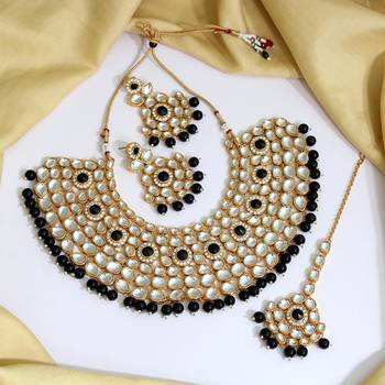 Black necklace-sets 1