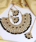 Black necklace-sets