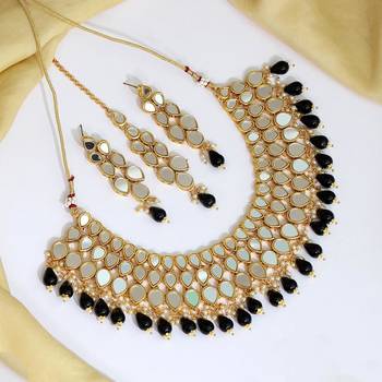 Black necklace-sets 1