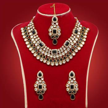 Black necklace-sets 1