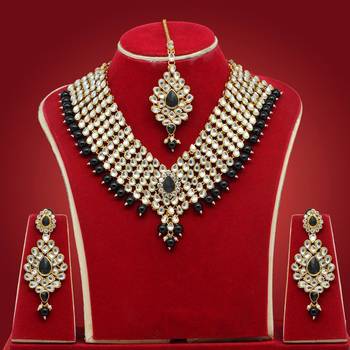 Black necklace-sets 1