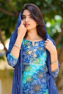 Blue embroidered cotton kurta-suits 3