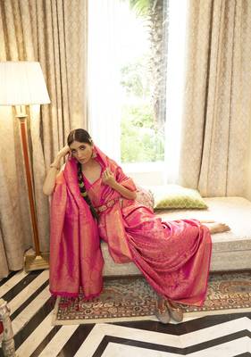 Pink woven silk saree with blouse 2