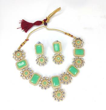 Green necklaces 1