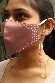 Pink Bead With Shell Mask Chain