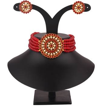 Maroon collar-necklace 1