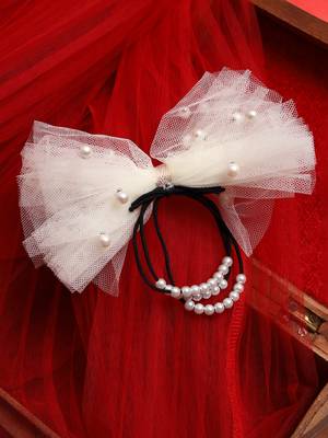 White hair-accessories 1