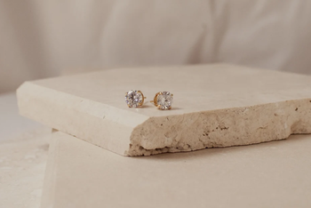 Designer Solitaire Best Quality Gold diamond studs 1