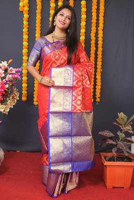 Red Faux Kanchipuram Handloom Weaving WOVEN SILK BLEND Saree 4