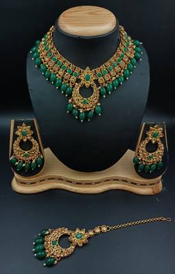 Green necklace-sets 1