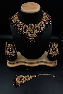 Maroon necklace-sets 1