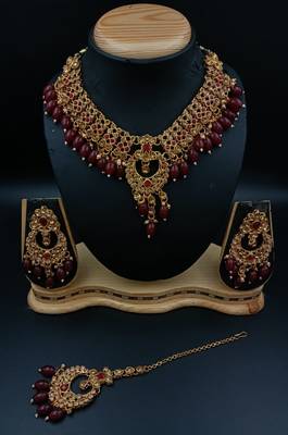 Maroon necklace-sets 1