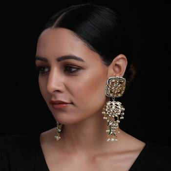Green earrings 1