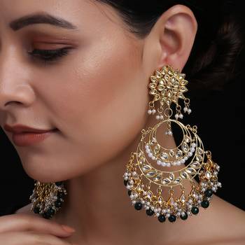 Green earrings 1