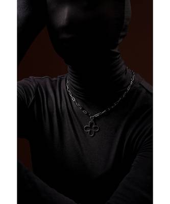 Bud Black Minimal Necklace 2