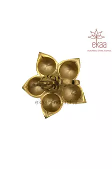 Brass Lamp Diya Deepak with beautiful Annam pakshi (L-3.8in, W-3.8in, H- 5in)