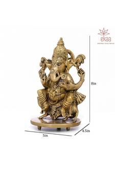 Lord Ganesha Murti on Moushak