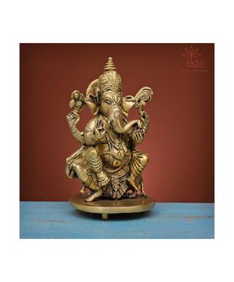 Lord Ganesha Murti on Moushak 4