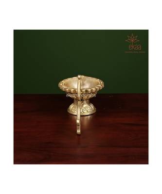 Brass Diya with Handle                Round 3