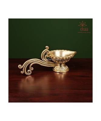 Brass Diya with Handle                Round 4
