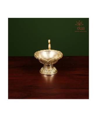 Brass Diya with Handle                Round 6