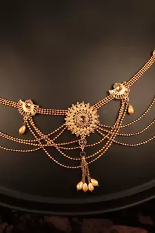 Off-White Gold-Plated Kundan Studded & Beaded Handcrafted Kamarbandh
